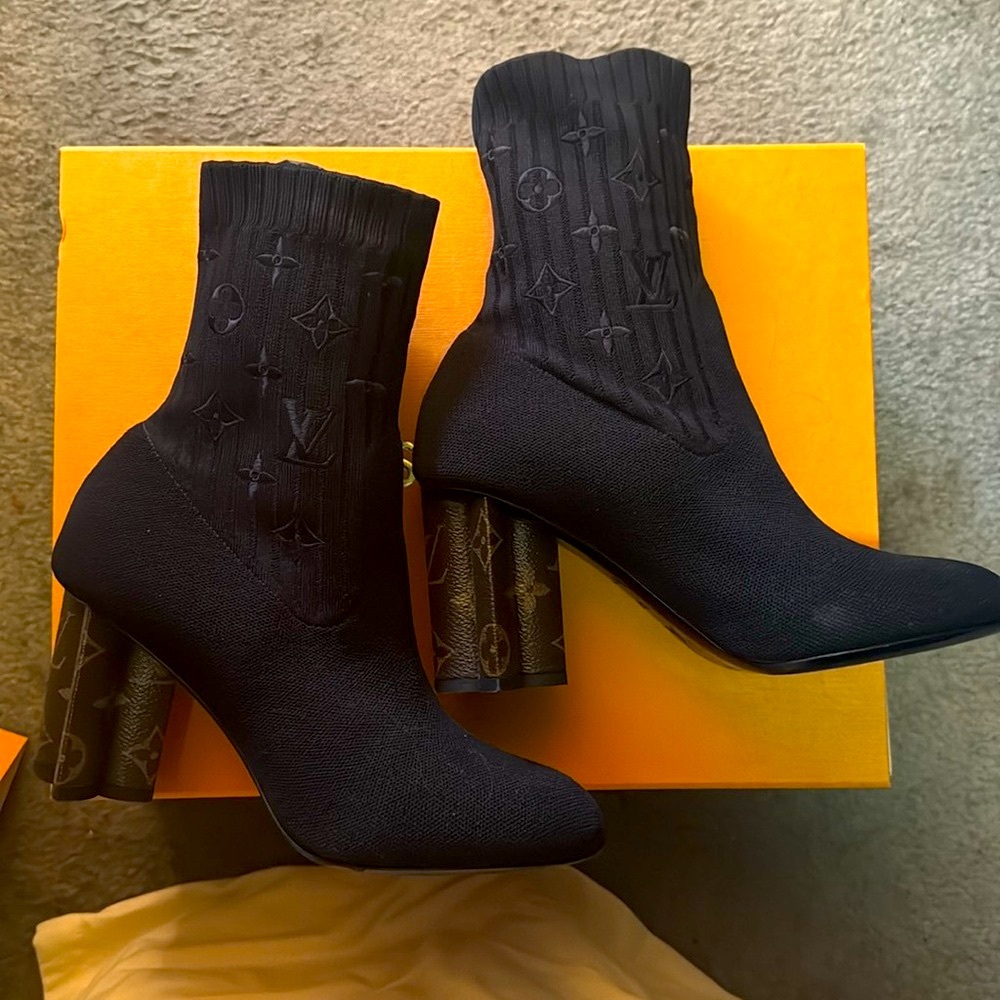 Louis Vuitton 38.5 women shoes.